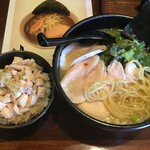 鶏そば ひでよし - 元祖鶏そば750円、大盛100円、鶏ちゃあ丼200円(2021.9.20)