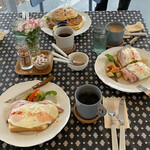 Mori no Naka no Choushoku to Cafe no Mise Cabot Cove - ベーコンエッグとアボカドのトースト、パンケーキセット