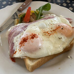 Mori no Naka no Choushoku to Cafe no Mise Cabot Cove - ベーコンエッグとアボカドのトースト