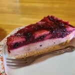 Gouter - 木いちごハスカップブルーベリータルトケーキです。