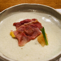 焼鳥YAMATO - お造り
                      瞬間冷凍熟成を施した岡崎おうはんをテッサ風で