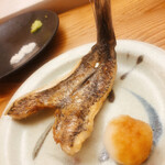 鮨おばな - 墨食魚。初体験。豊洲です見つけたそうです。見てくれは目光のようですが、身質は全く異なる深海魚。これも酒に合う。