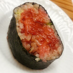 鮨おばな - 大間のマグロの中巻き。ほとんどシャリがないっす。