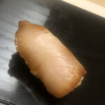 鮨おばな - 鰆の漬け。ウンマイ。生ハム食感。