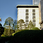 レ セゾン - 正面玄関から見た日生劇場の西側