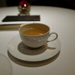 レ セゾン - ヴォワザン シェフが調合したティザン(tisane)。我が家でも栽培しているが、今の時季のペパーミントは香りが弱い