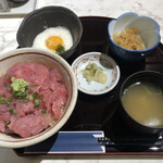 Sammai Mesuke Gorou - 鉄火丼（税込550円）