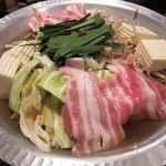 豚バラと黒ゴマ風味の鶏つくね鍋