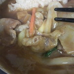 ほの香 - うどん屋のカレーうどんらしいたまねぎ豚ばら肉にんじん油揚げに斜めにスライスしたネギ