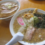 田村屋 - ｵｲﾗの『塩ﾗｰﾒﾝ』、追加ﾄｯﾋﾟﾝｸﾞ『ﾒﾝﾏ』が手前です。