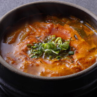 農家直送の新鮮な大和野菜を使用。自家製サイドメニューも自慢◎