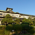 カフェ ラウンジ アンド バー アゼリア - 手入れが行き届いた庭園