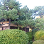 カフェ ラウンジ アンド バー アゼリア - 手入れが行き届いた庭園