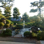 カフェ ラウンジ アンド バー アゼリア - 手入れが行き届いた庭園