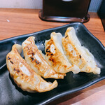 中華食堂　一番館 - 焼き餃子4個＝150円