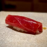 鮨 さいとう - 赤身の漬け。世界一美味しい食べ物ではないかと感じました。