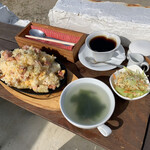 Beach Cafe ＆ Outdoor　”ALOHA” - ベーコン焼きめし、コーヒー