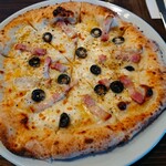 akamichi pizza - ベーコンピザを上から。