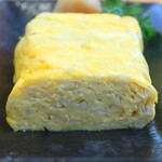 BLUE WOOD CAFE - 平塚しらすの出汁巻玉子断面アップ