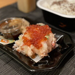 日本橋海鮮丼 つじ半 - 料理写真:[テイクアウト版] ぜいたく丼 竹@税込1,500円：ぶり刺は付いておらず。一方で、香り豊かな鯛出汁は付いてきます。