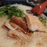 豚骨ラーメン 銀水 - チャーシュー