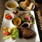 カフェかちまめ - ランチプレート(ハンバーグ・自家製パン)