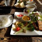 カフェかちまめ - ランチプレート(豚肩ロースのソテー・ライス)