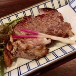 宵ノねこ - 三浦豚肩ロースの炙り(塩)