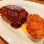 ツムギ キッチン - ハンバーグとカニクリームコロッケ