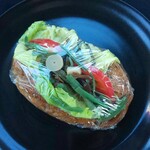 パン屋 ロキ - 五穀パンの山菜サンド