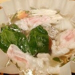 瓢斗 - 鍋に野菜と豚肉を浮かべてしゃぶしゃぶ