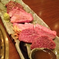 和牛焼肉KIM - おすすめ盛り合わせ（手前から、テンダーロイン、サーロイン、牛タン、上ハラミ）