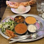 サールナート - バタークリームセット　に　本日のカレーを追加