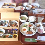 JR九州ホテルブラッサム大分 - 朝食（重箱の料理 ＆ バイキングでとった料理）