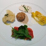 Iru Sore - 前菜盛り合わせ、マグロカルパッチョ、かぼちゃスフレオムレツ、自家製ソーセージ