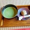 さざなみ茶屋 - お抹茶セット 粒餡入りきび大福 700円