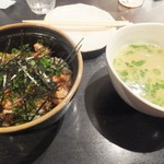 くし焼・うさぎ屋 - 焼き鳥丼と鶏スープ