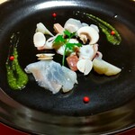レストラン八間蔵 - 季節のお楽しみ 鯛と蛸の湯引き 岡山県産のマシュルームを散らせてバジルソースで