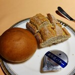 レストラン八間蔵 - パン2種