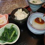 カフェ笑夢 - 小鉢の春菊のごま和え、ふろふき大根、フルーツヨーグルトサラダ、カブの甘酢柚子風味