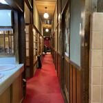 桜なべ　みの家 - この廊下も必見。