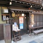 麺屋とと - 外観変わらずの店前