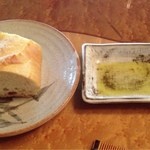 極上のオリーブオイルとバゲット