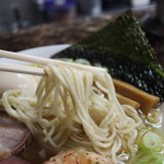 自家製麺 ら～めん かり屋 - 気持ち良いパッツン