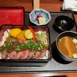 日本料理 花むさし 旬香 - ステーキ重　2,750円
