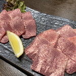 焼肉桜坂 - 左　並タン（タン先）770円　　　　　　　右　牛タン塩　1030円