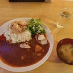 ランチ・バー うちだのおやじ - 具だくさんカレーライスとチキンテーと豚バラ生姜焼きスペシャル付３点ランチ