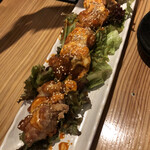駅前酒場 まるゆう - ヤンニョムチキンチーズのせ(甘辛ダレにチーズがあう)