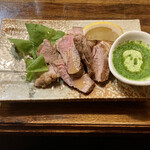 遊酒食堂 宇都宮 - 宮崎県産の豚ヒレ肉のステーキ。バジルバターソース。