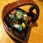 御料理 樋渡 - 八寸：鳥取の雲子、とんぶり、いくらの醤油漬け、薄切りの蕪で包んだ朧湯葉、菊花と青菜のお浸し